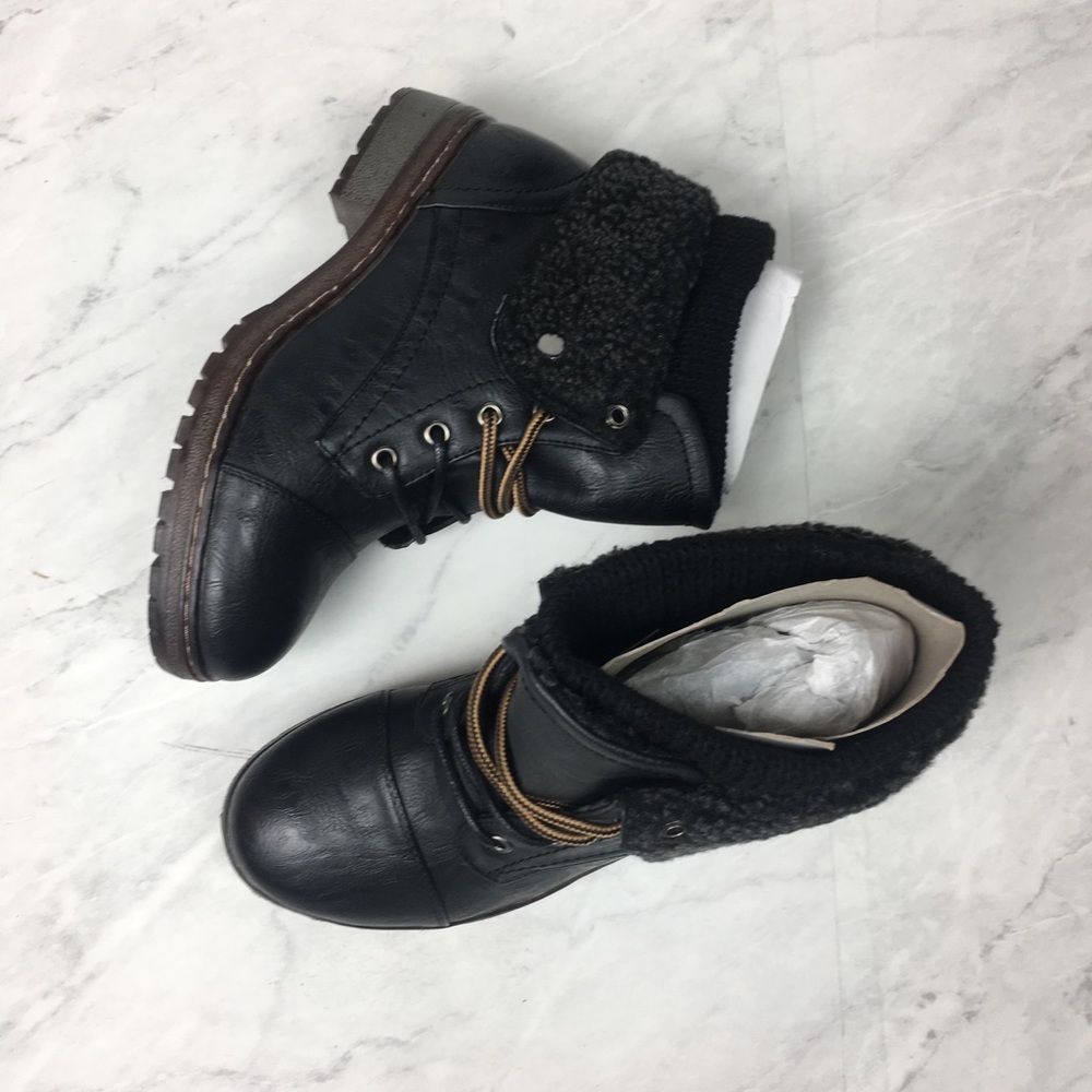 Ankle Cuff Boots in Black (Size 38)